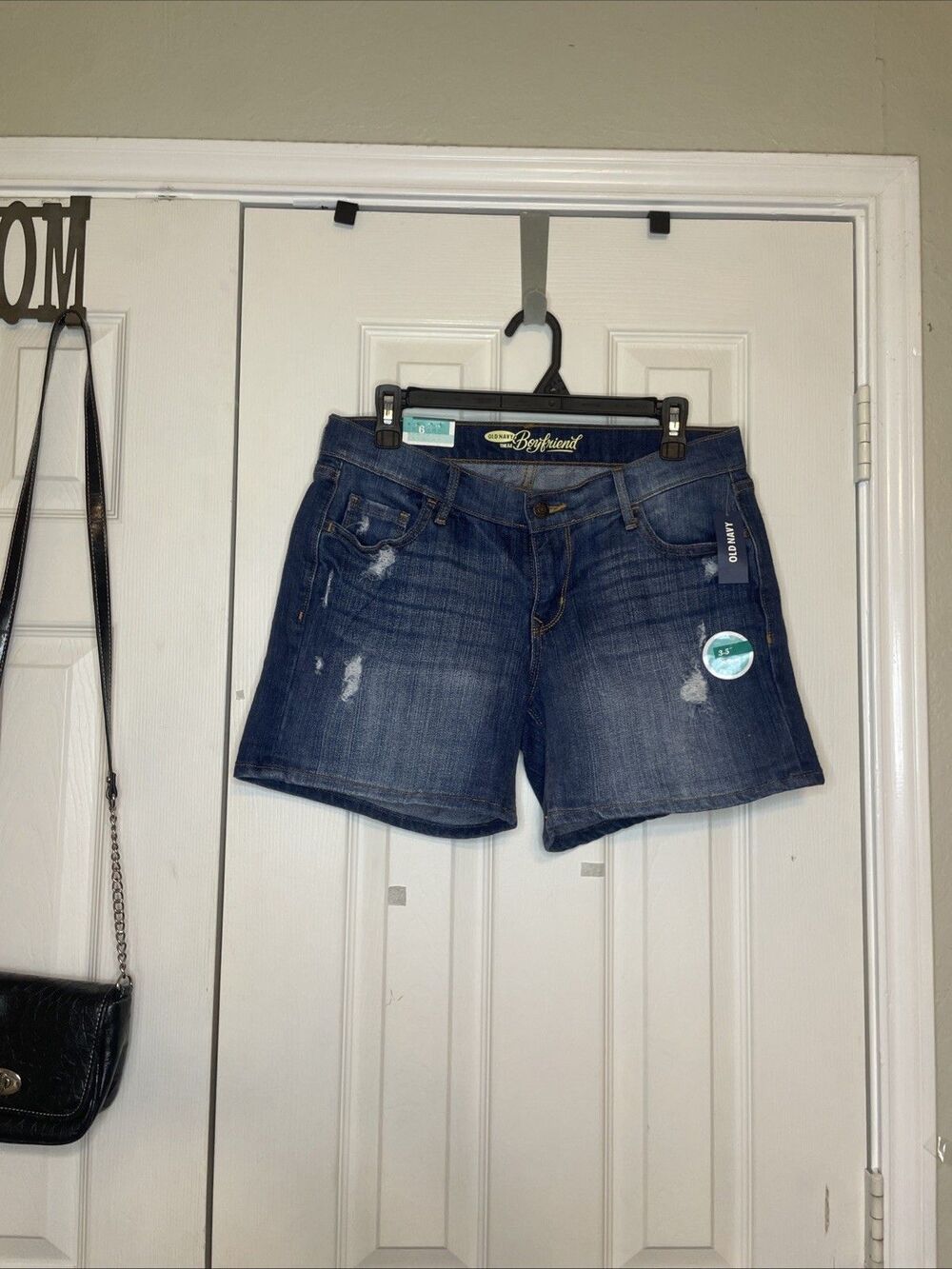 NWT Women’s Size 6 Old Navy The Boyfriend Jean Shorts Blue Distressed Mid Rise